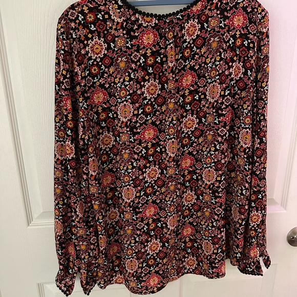 Long Sleeved Loft Top in size L - Picture 2 of 4
